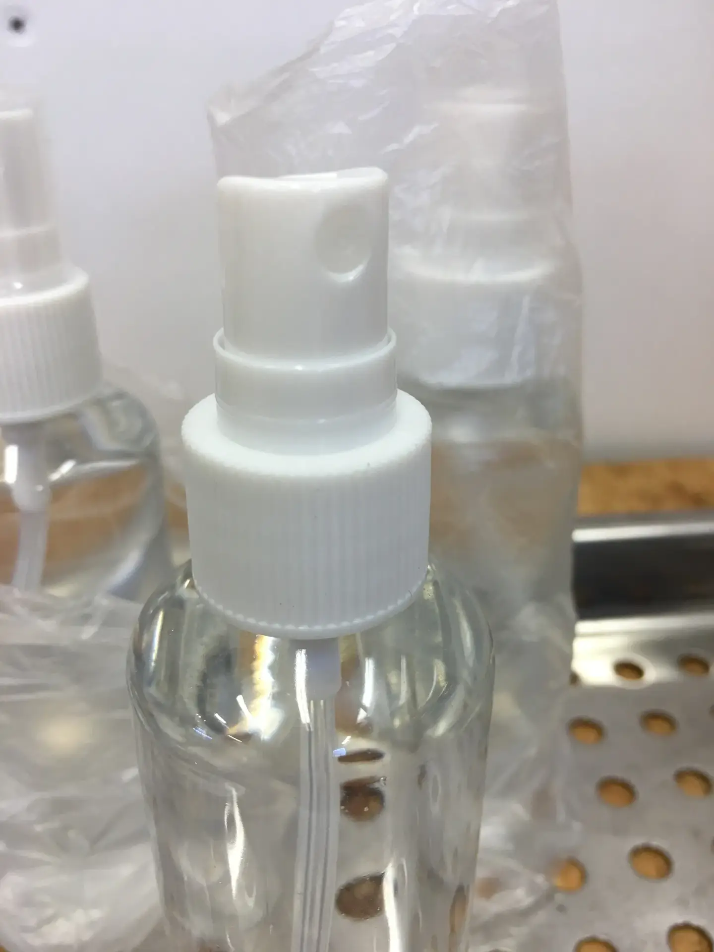 100ml 70% Isopropyl Alcohol Sanitisation Spray with Atomiser spray Head 100ml 70% Isopropyl Alcohol Sanitisation Spray with Atomiser spray Head